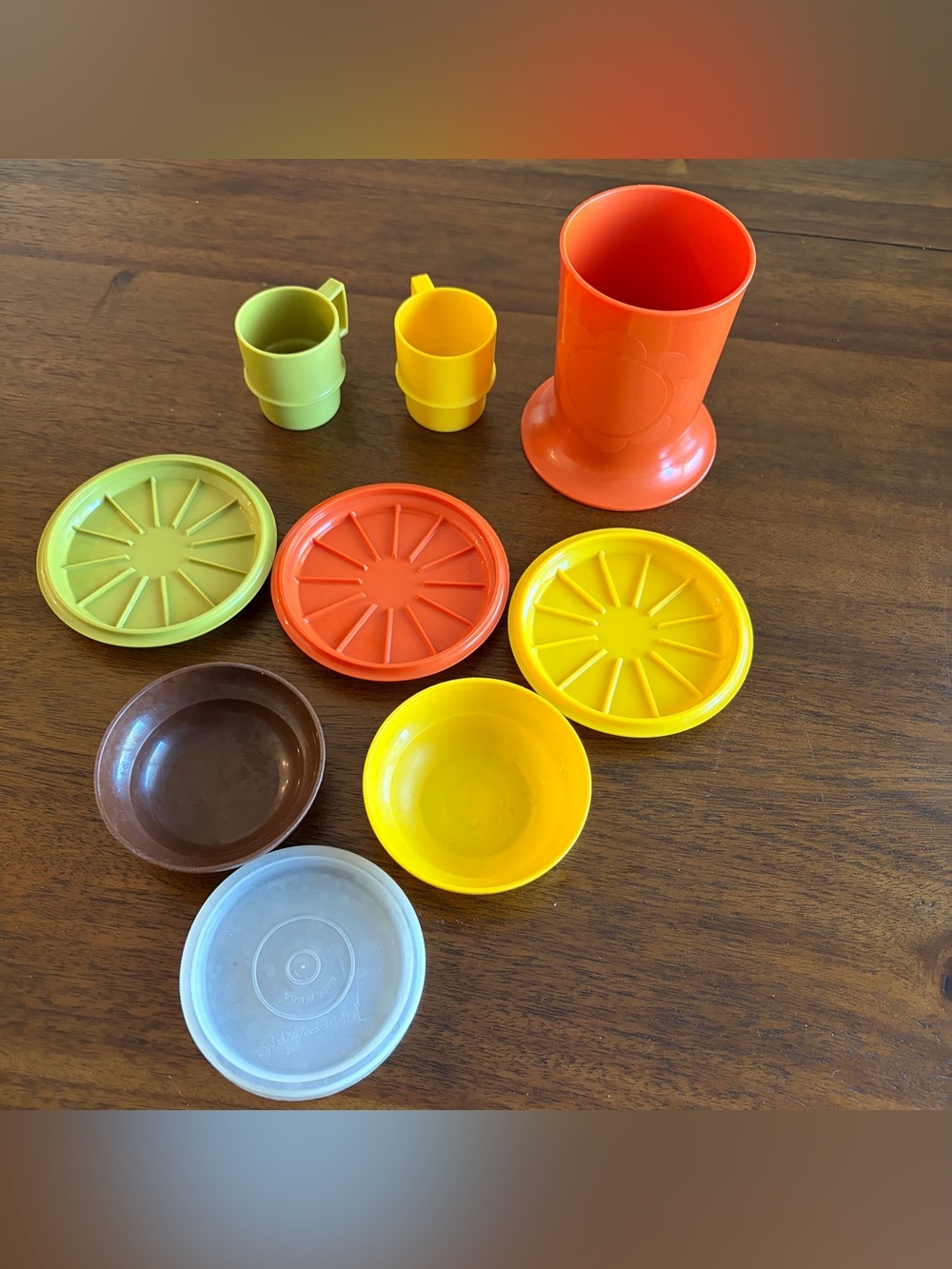 Tupperware Vintage Toys Set 9 Pieces cups saucers dishes lids